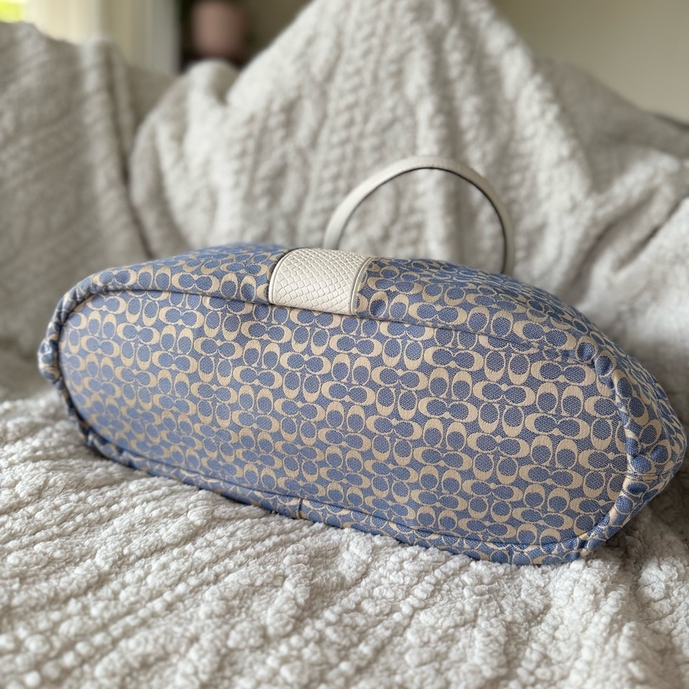 Legacy Vintage Coach Signature Stripe Devon Coach Blue Jacquard Shoulder Bag - Picture 9 of 16
